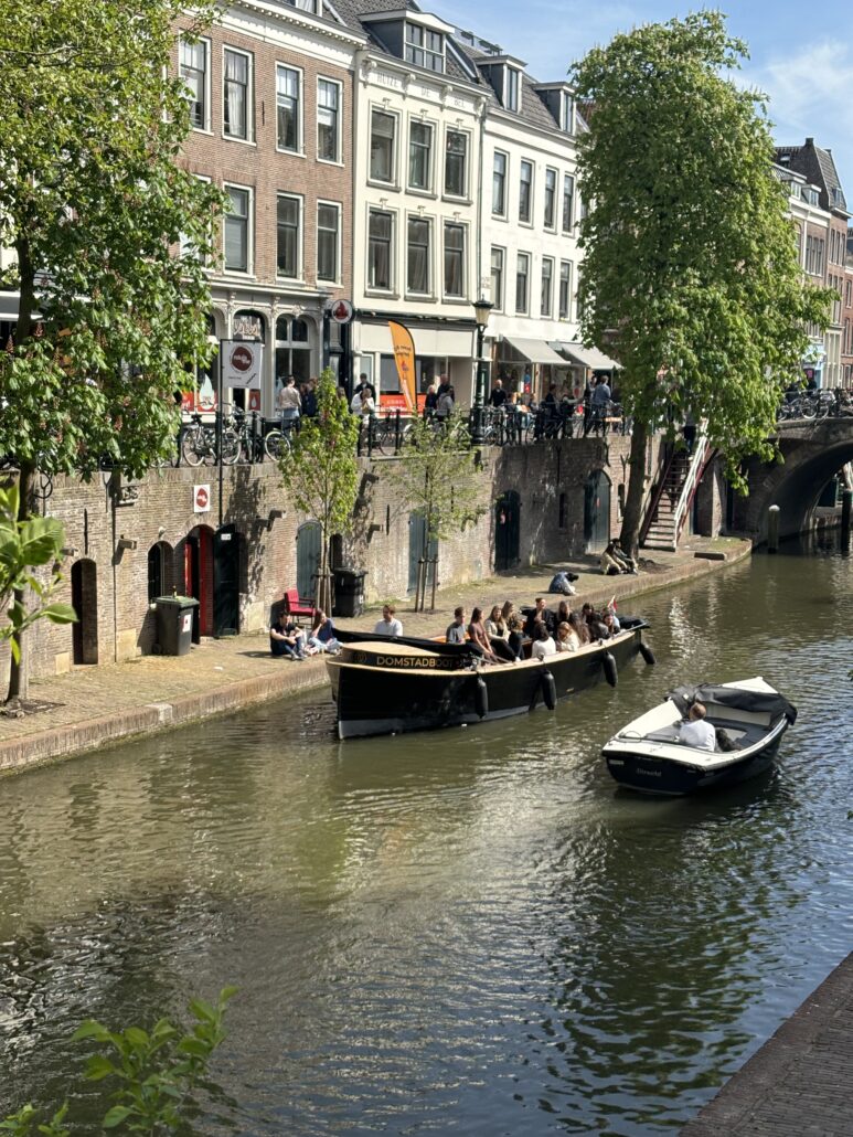 vaarroutes Utrecht , varen op de Oudegracht met Domstadboot